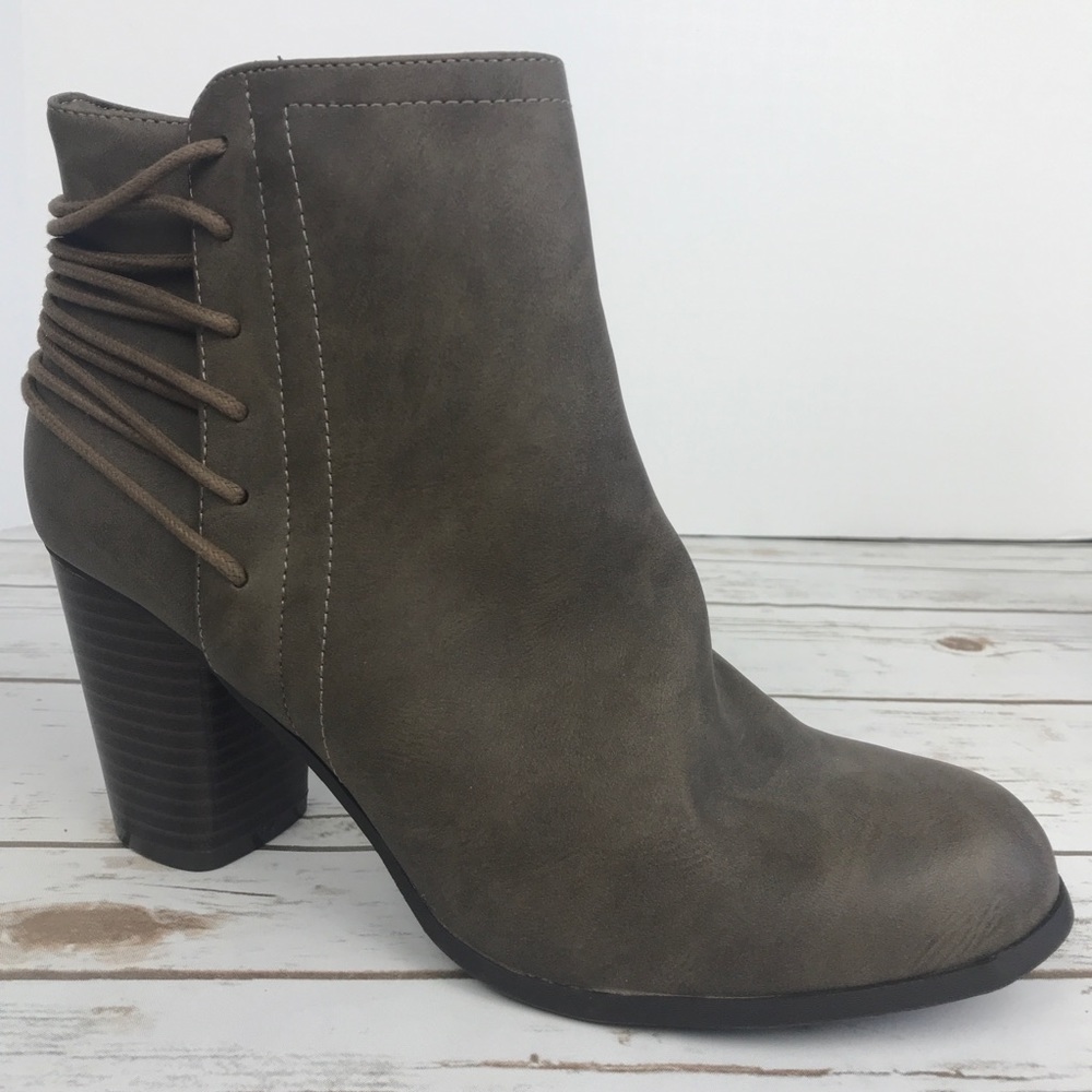 NWOT [Madden Girl] Taupe Delite Side Zip Booties